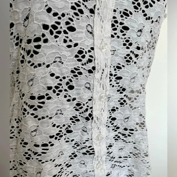 White lace shirt - Picture 2 of 5